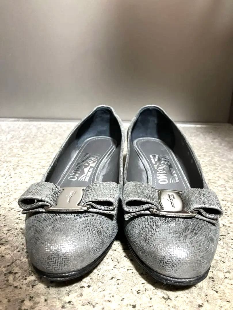 Ferragamo ヴァラ リボン 35mm パンプス