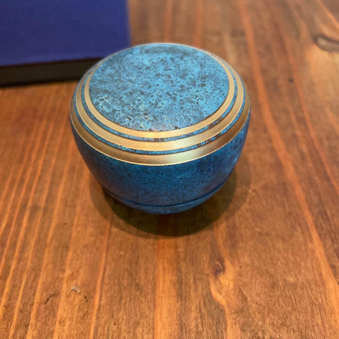 美品　グッドデザイン　金属製　メモリアルボトル　カナタ　青銅色　重厚感ある　骨壷