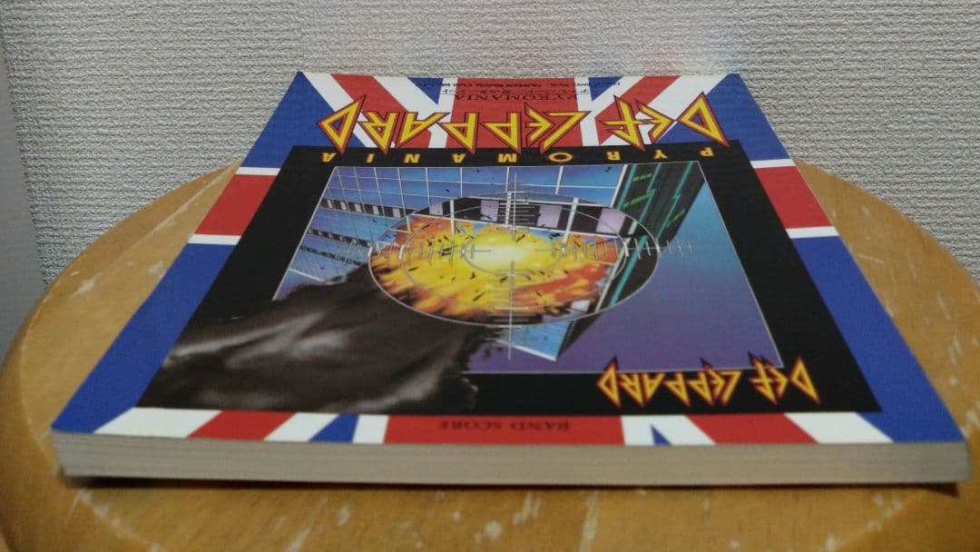 DEF LEPPARD PYROMANIA バンドスコア