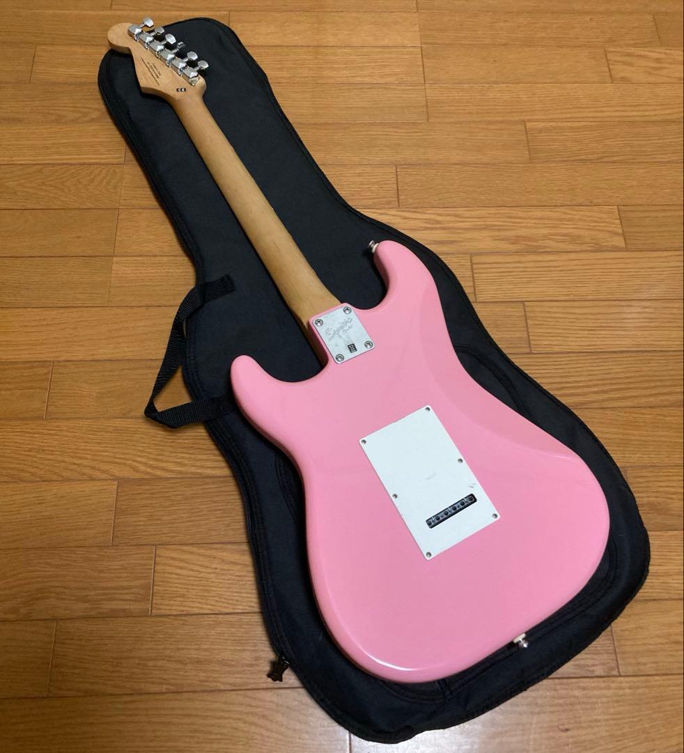 Squier Stratocaster ギター ピンク ホワイト バンド 初心者