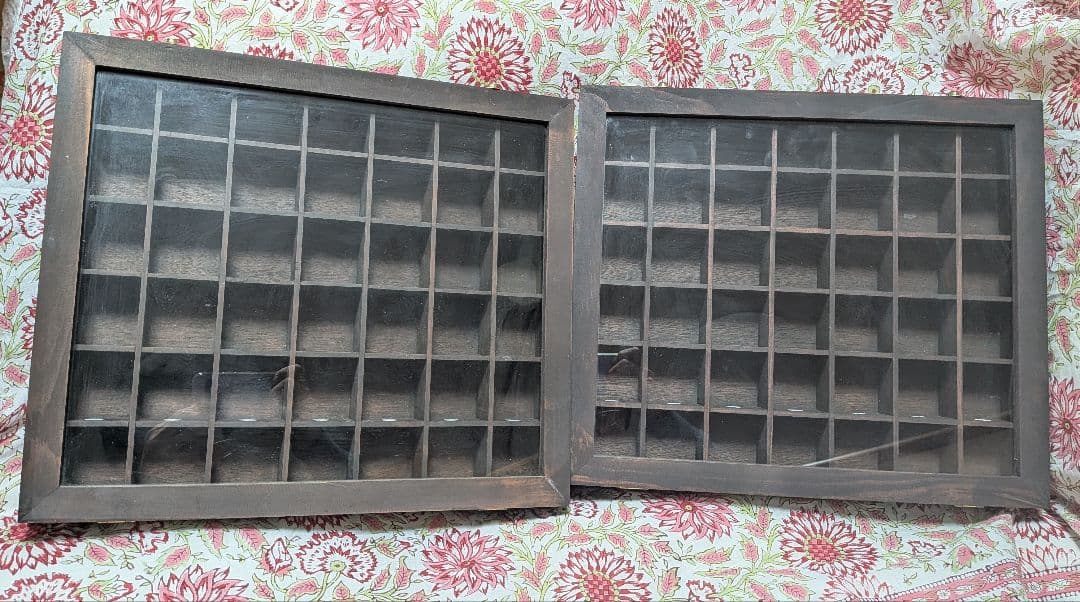 木製コレクションボックス ガラス戸付き 42区画 2セット