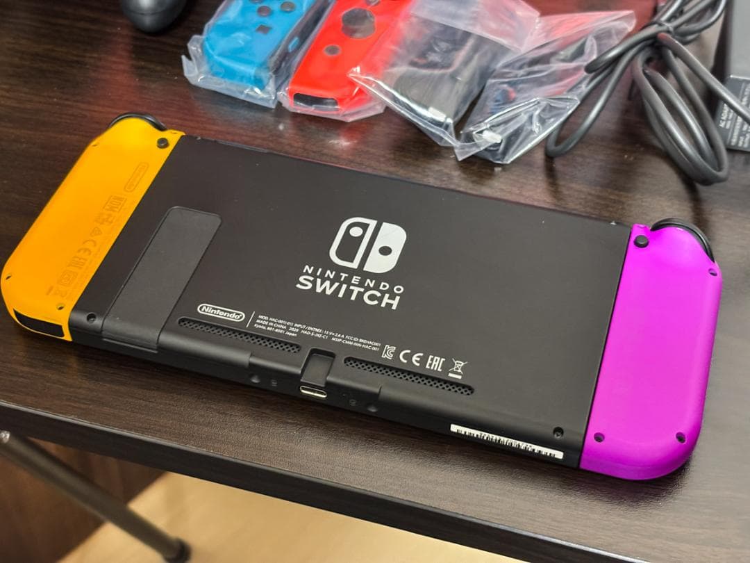 美品 未使用ジョイコン付き 本体 ニンテンドースイッチ 箱等付属