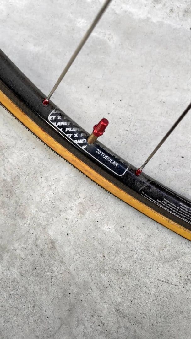 カーボンホイール　フロント20mm リア85mm