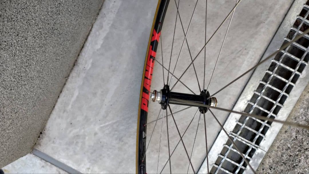 カーボンホイール　フロント20mm リア85mm