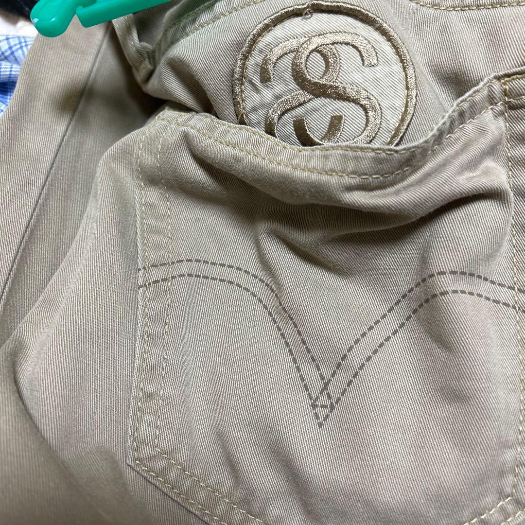 STUSSYとリーバイスのコラボチノパン