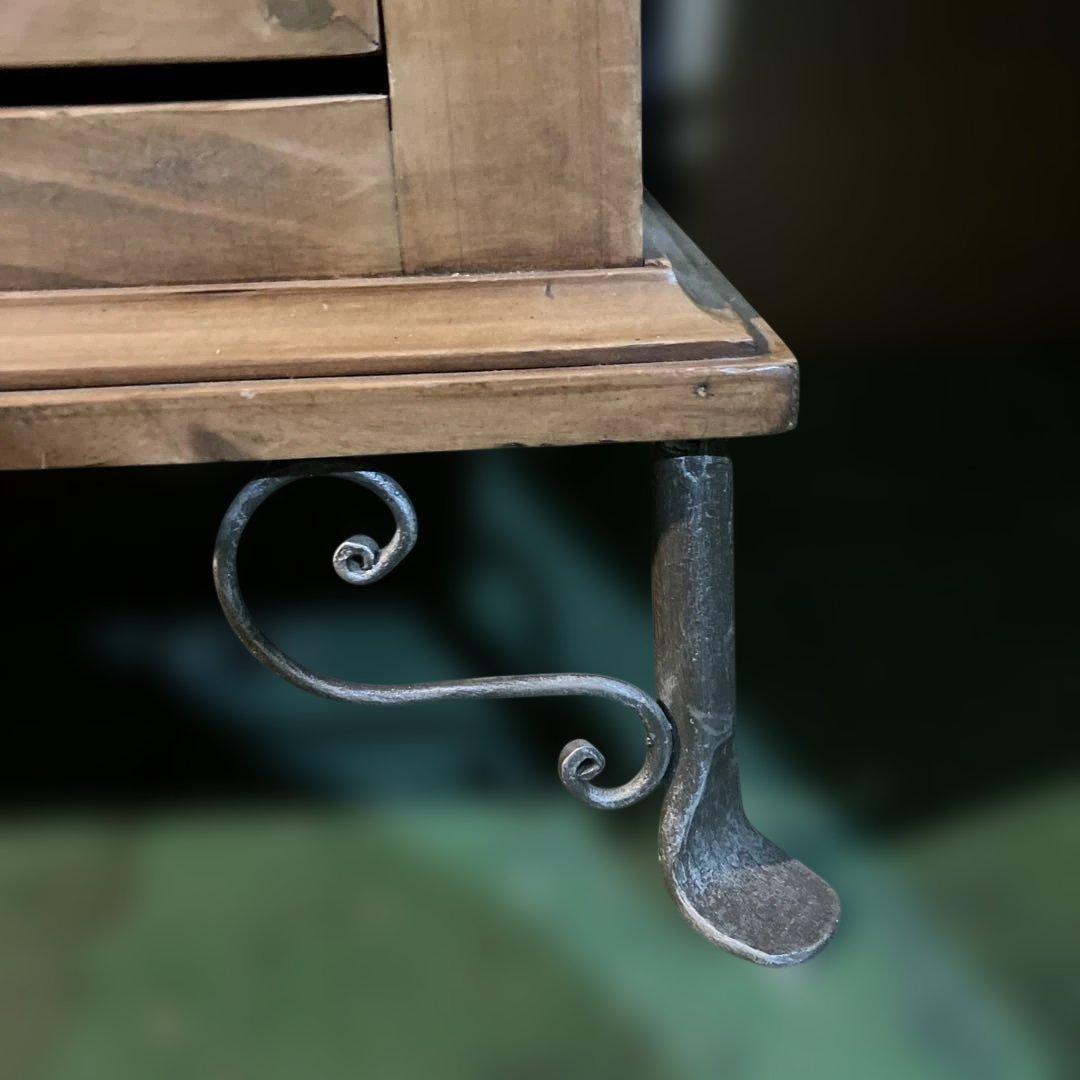 アンティーク調 フレンチシャビー 木製シェルフ カップボード