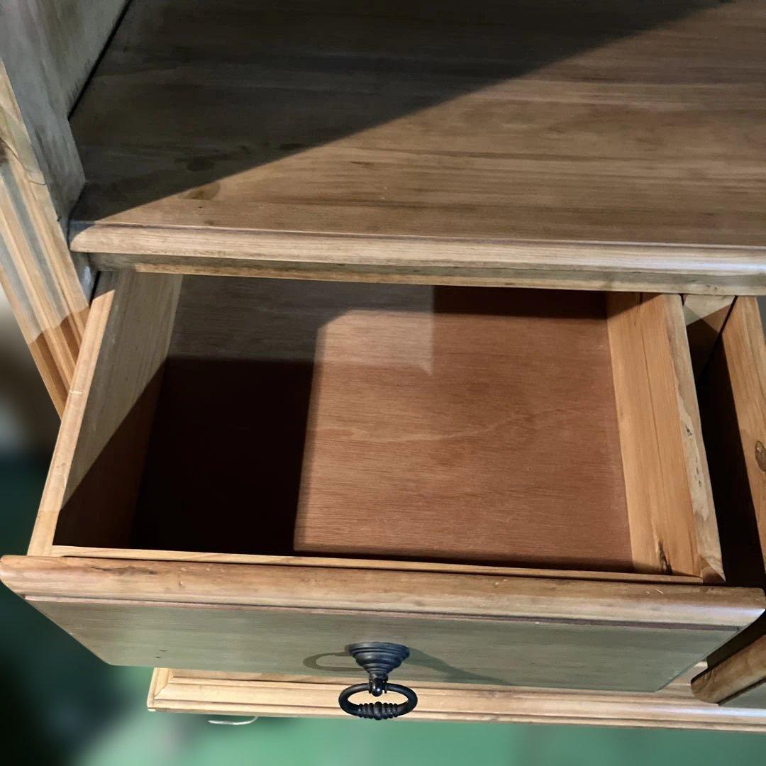 アンティーク調 フレンチシャビー 木製シェルフ カップボード