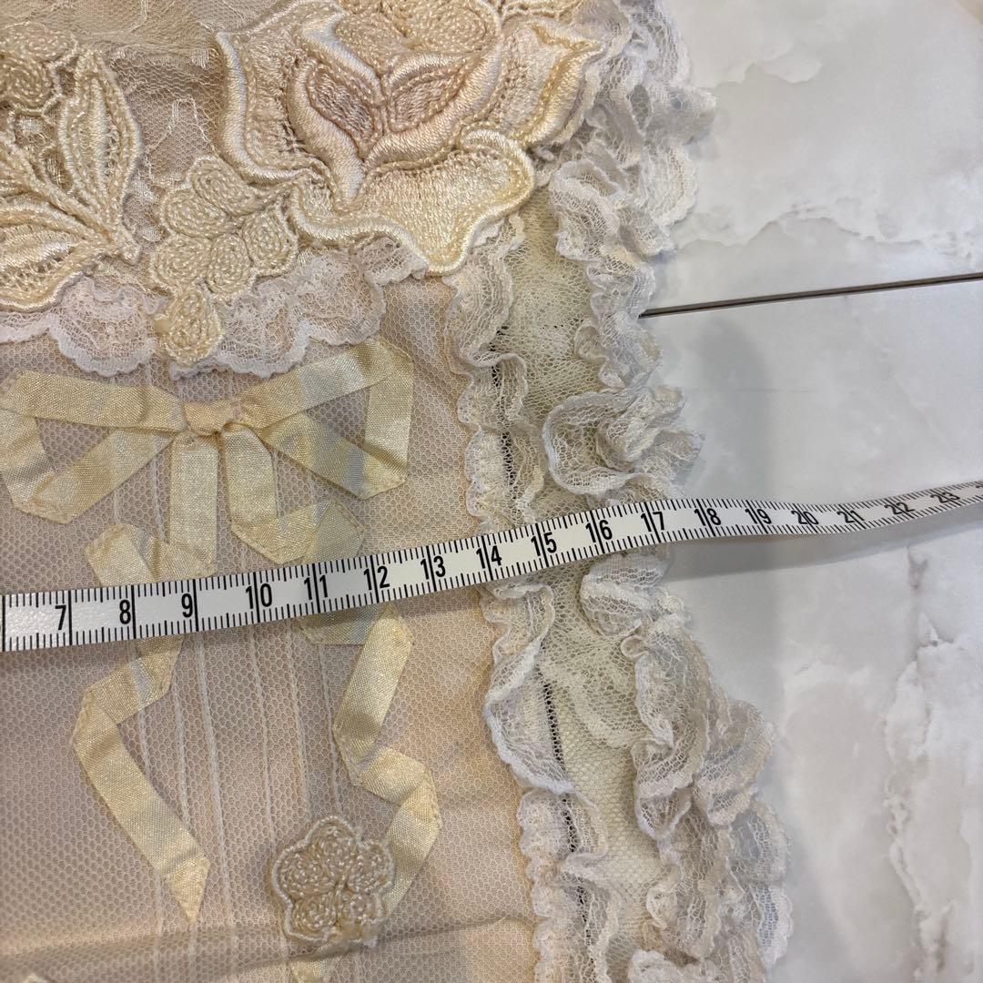 ヒスクローネ　アイボリー花柄レーステーブルクロス