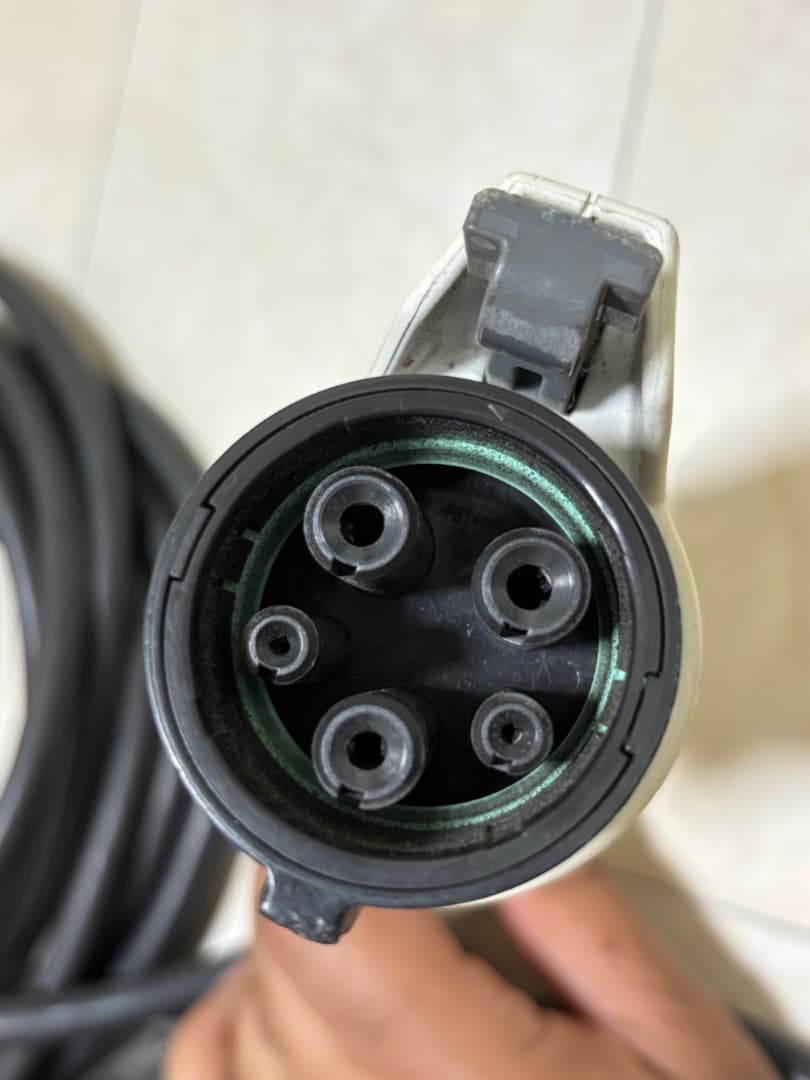 日産 EV 充電器 29690-3NK5E – 中古、動作確認済み、バッグ付き