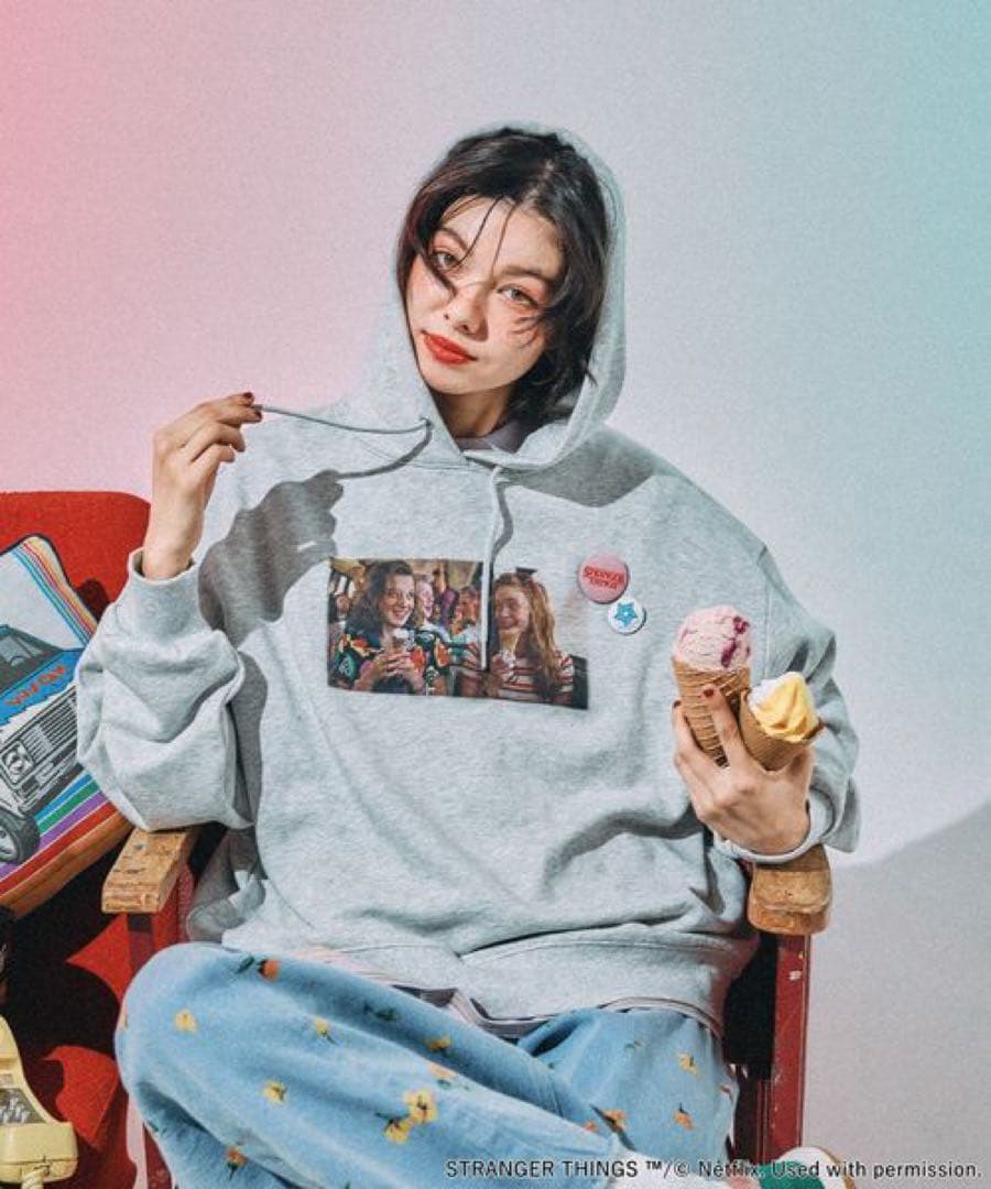 ストレンジャーシングス　ニコアンド　コラボパーカースウェット（クリアファイル付）