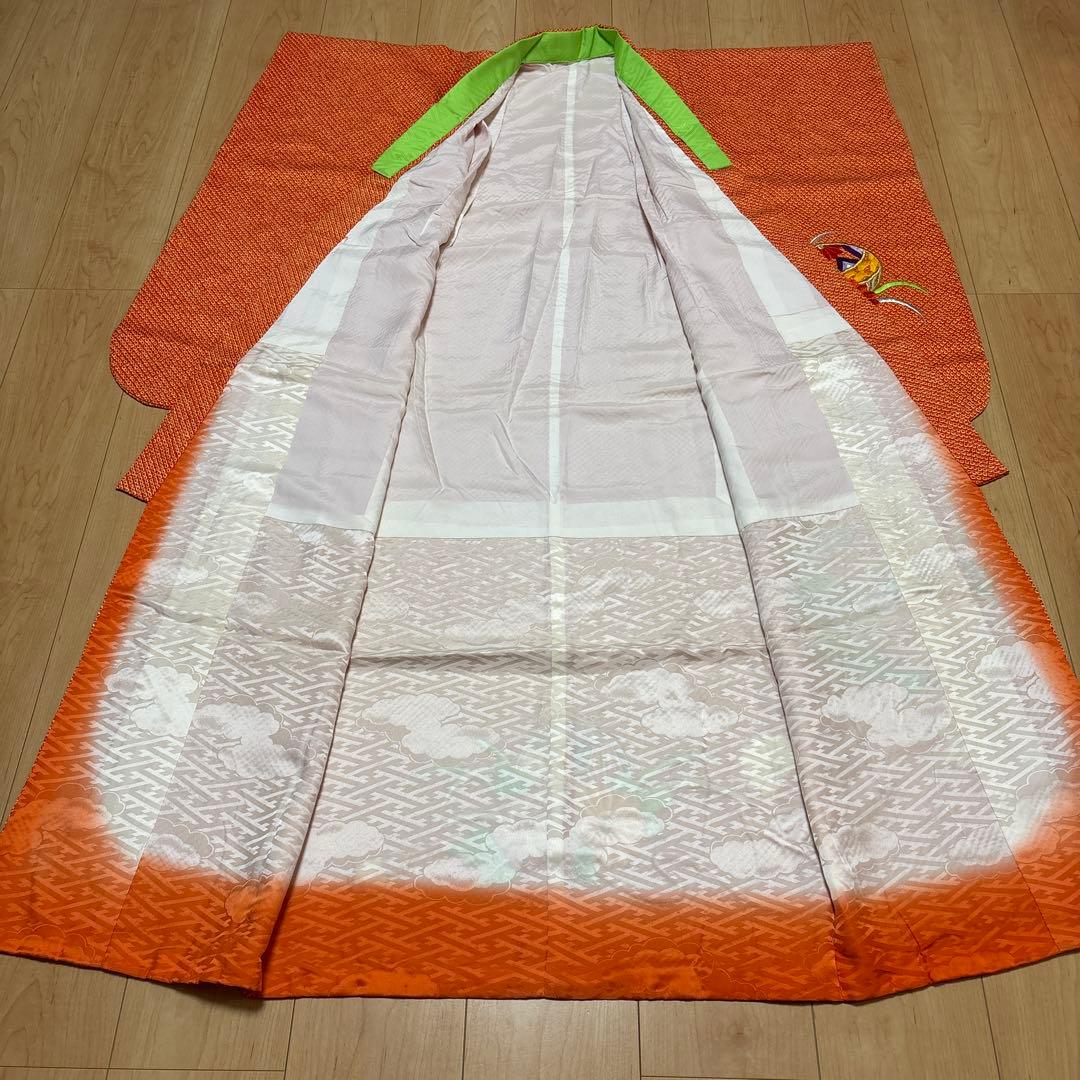 113 総絞り　正絹　オレンジ×刺繍　疋田　着物+長襦袢　7歳　七五三　四つ身