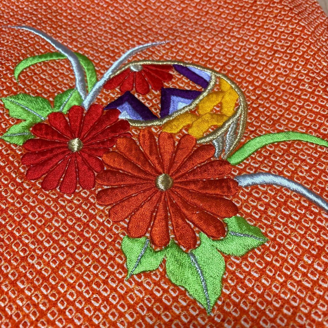 113 総絞り　正絹　オレンジ×刺繍　疋田　着物+長襦袢　7歳　七五三　四つ身