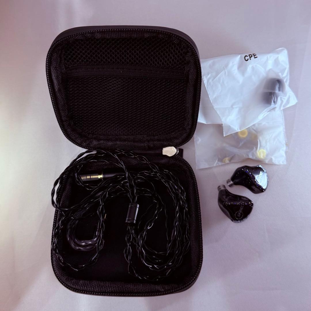 イヤホン ZIIGAAT x JAY ESTRELLA