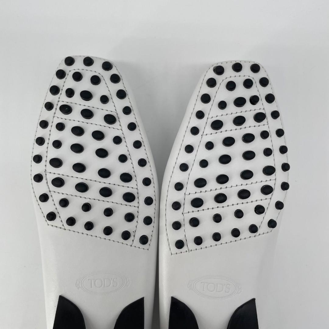 15085✨未使用級✨トッズ ゴンミーニ ドライビングシューズ レザー 白