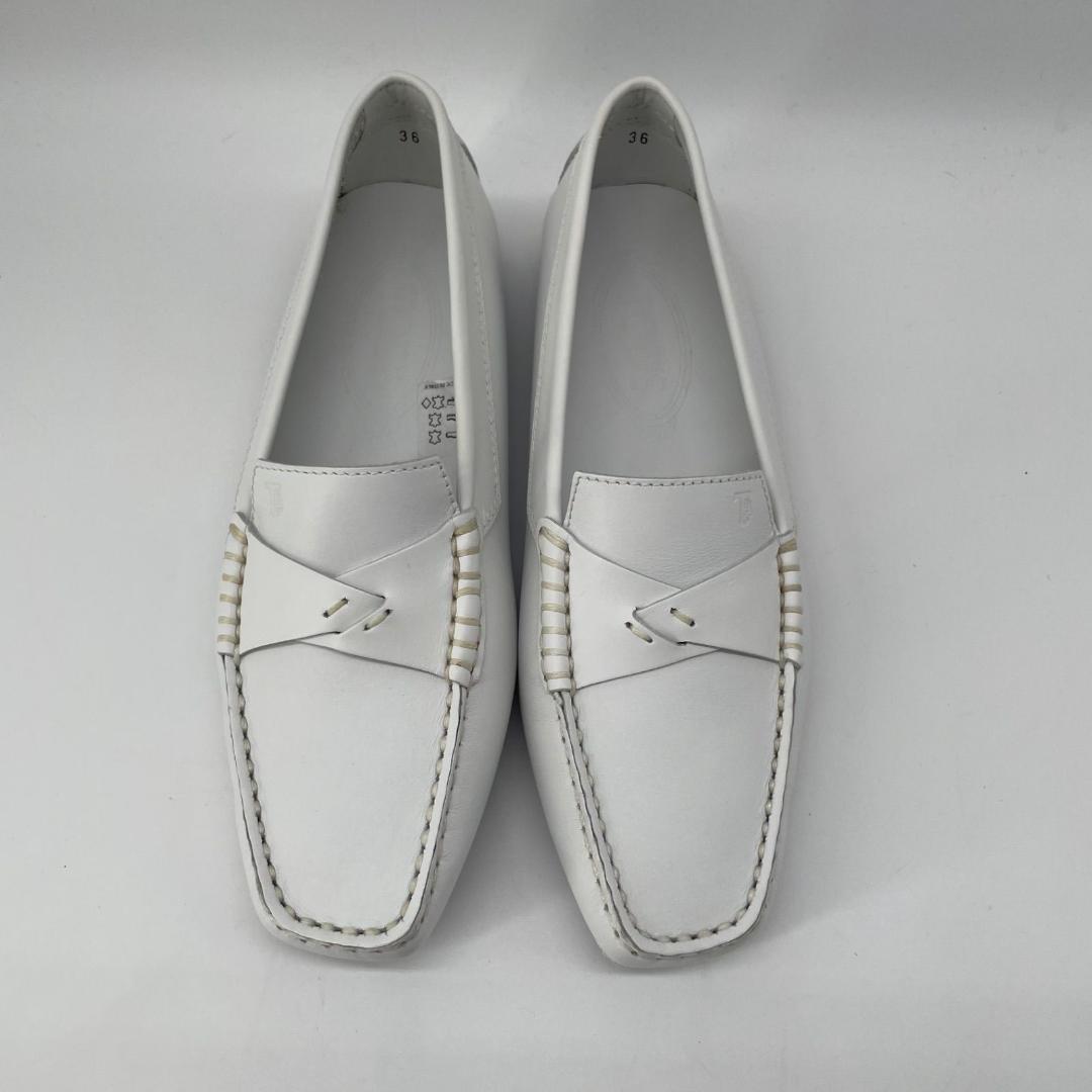 15085✨未使用級✨トッズ ゴンミーニ ドライビングシューズ レザー 白