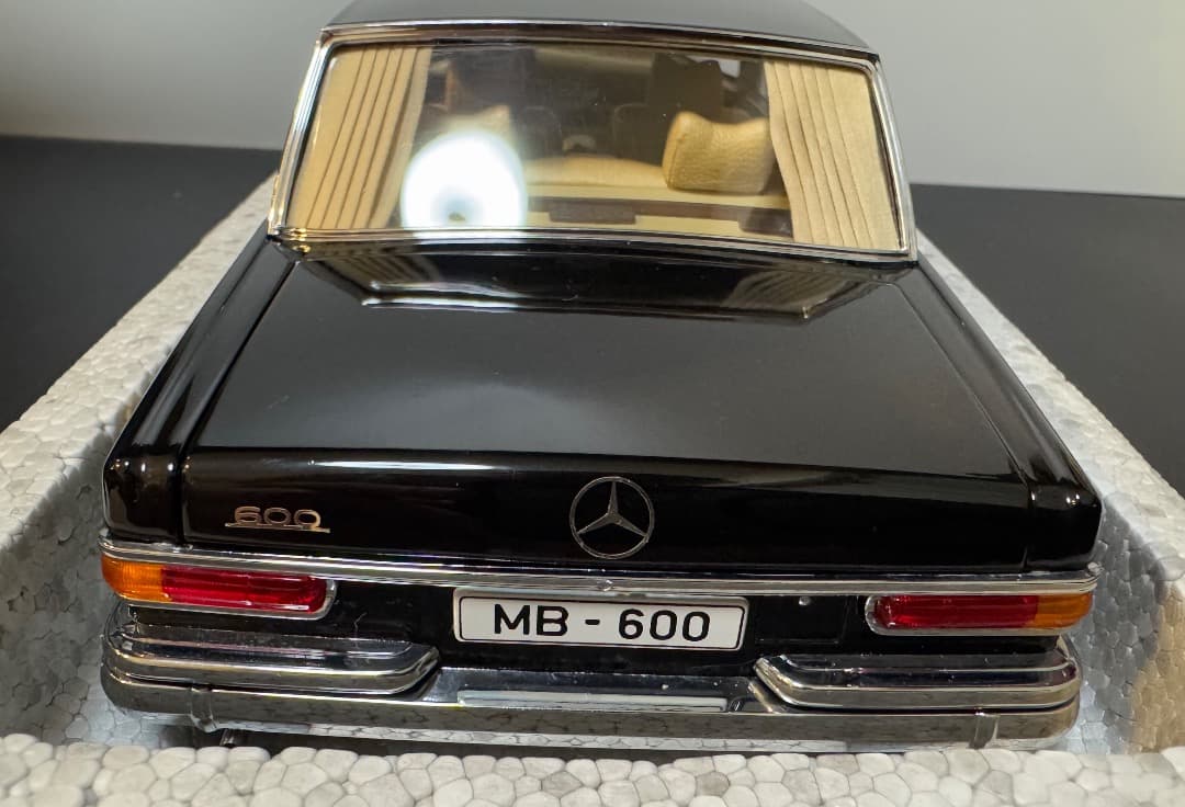 メルセデス・ベンツ 600 1/18 ダイキャストモデル