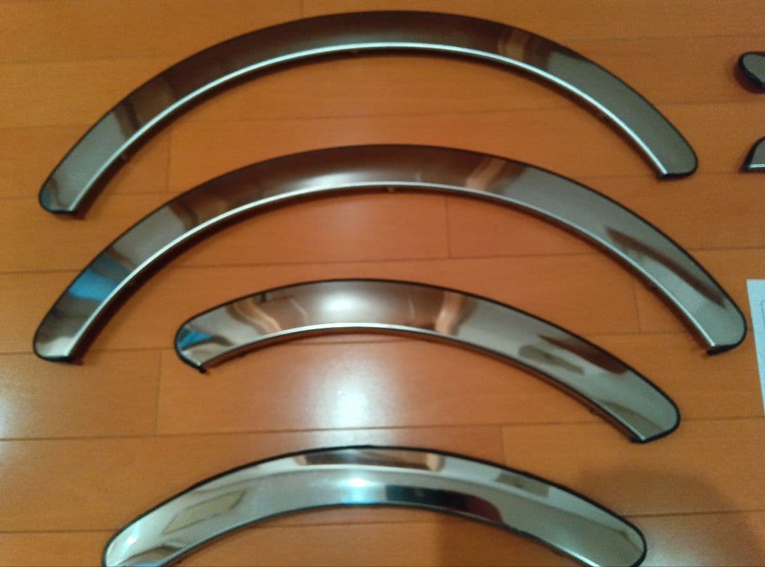 S*8様 美品ダイハツミラジーノL700Sホイールアーチカバーメッキオーバーフェ